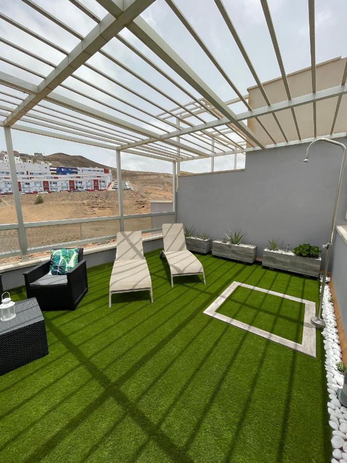 Atico "Turquesa Beach" Con Piscina, Terraza Y Barbacoa Sardina Luaran gambar